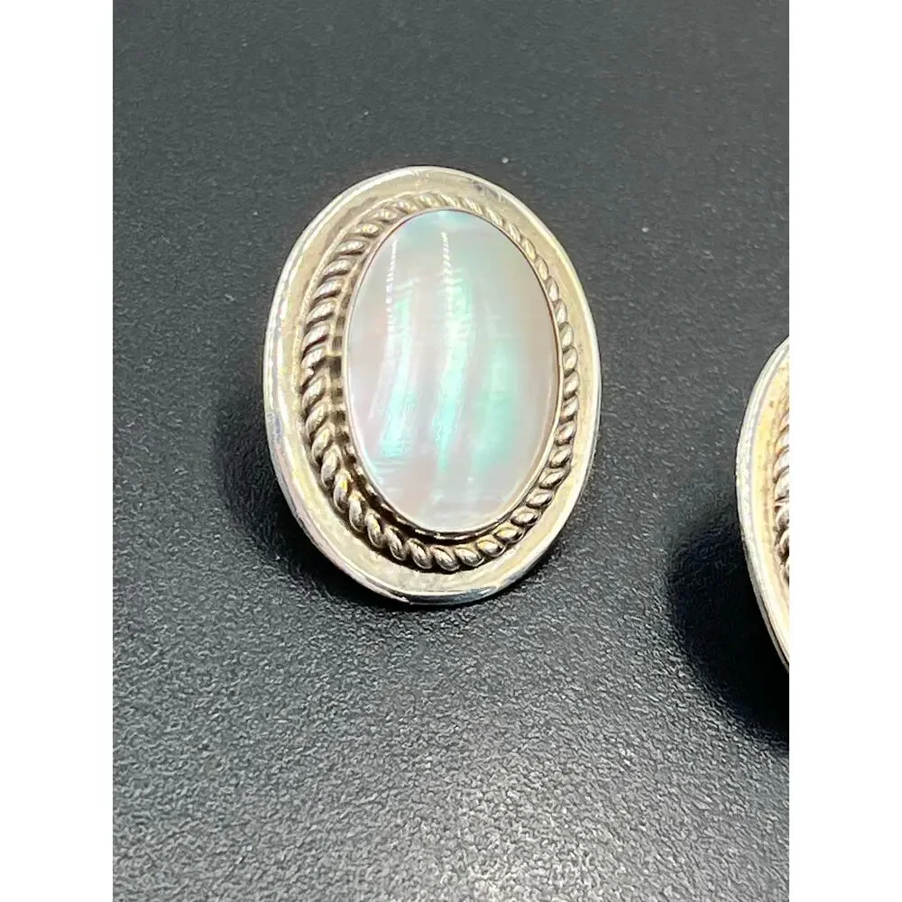 Rew Dinah‎ Richard Edward Wiley Sterling Silver Oval Mother of Pearl Earrings